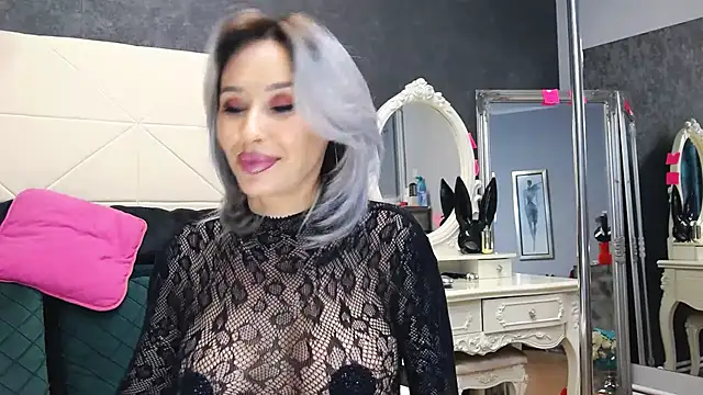 IssaSmith online show from March 2, 2025, 11:39 am