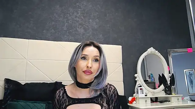 IssaSmith online show from March 7, 2025, 11:40 am