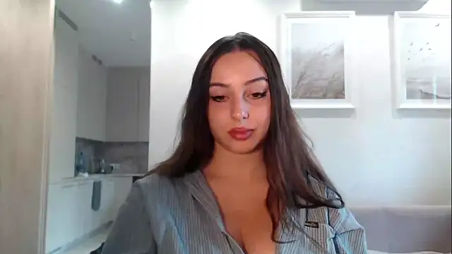 courtneyPerfect online show from September 23, 2025, 1:47 pm