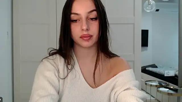 courtneyPerfect online show from November 10, 2025, 9:19 am