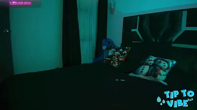 TinnaDawsom online show from December 4, 2024, 10:19 pm