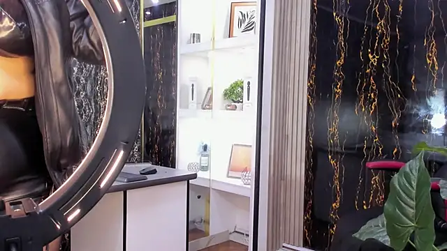 Snapshot of MirandaRossi chatting on September 20, 2025, 3:07 am MirandaRossi online show from September 20, 2025, 3:07 am