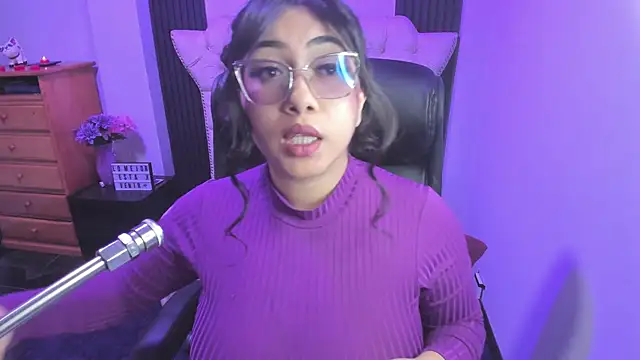 Sexy cristall  online show from February 2, 2026, 7:01 pm