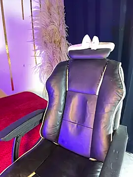 LylaLee111 online show from January 17, 2025, 1:24 pm