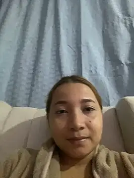 queen angelique online show from February 13, 2025, 5:16 am