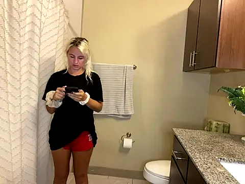 girlfriendmissy online show from September 14, 2025, 8:41 pm