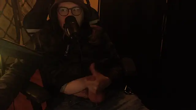 chicostick413 online show from April 9, 2026, 2:22 am