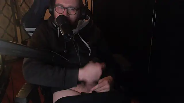 chicostick413 online show from April 11, 2026, 2:05 am