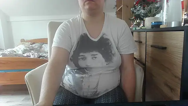 Snapshot of ReifeVenna chatting on January 21, 2025, 9:24 am ReifeVenna online show from January 21, 2025, 9:24 am