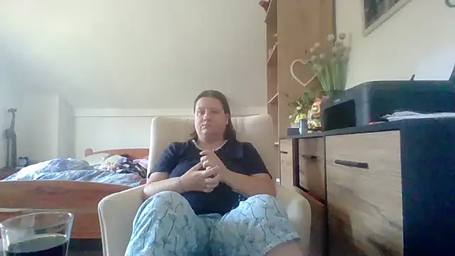 Snapshot of ReifeVenna chatting on September 10, 2025, 7:08 am ReifeVenna online show from September 10, 2025, 7:08 am