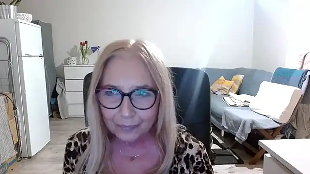 sofia xkiss online show from March 10, 2025, 6:01 pm