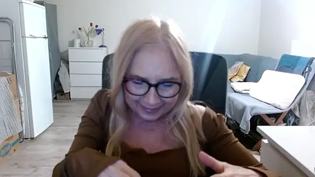 sofia xkiss online show from March 13, 2025, 2:44 pm