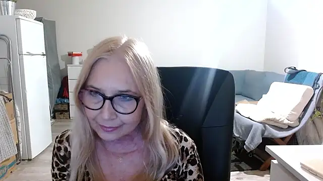 sofia xkiss online show from March 18, 2025, 1:21 am