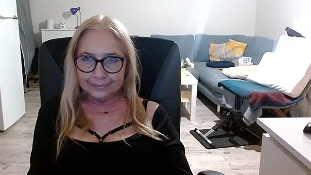 sofia xkiss online show from March 19, 2025, 5:39 pm