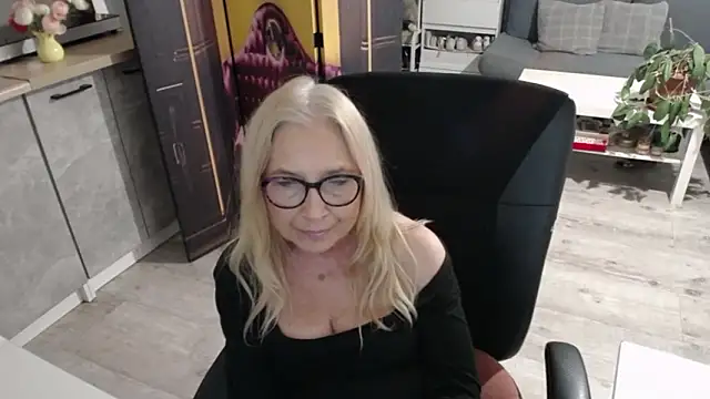 sofia xkiss online show from February 16, 2026, 3:08 pm