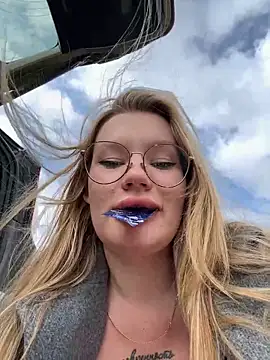 justmila online show from September 29, 2025, 11:15 am