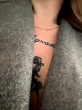 justmila online show from October 5, 2025, 8:12 am