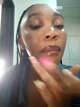 Shria107 online show from April 5, 2026, 11:02 pm