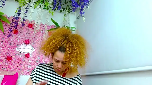 BLONDE SEXYHOT online show from October 9, 2025, 10:52 pm