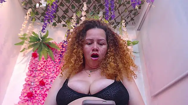 Snapshot of BLONDE_SEXYHOT chatting on February 13, 2026, 10:28 pm BLONDE SEXYHOT online show from February 13, 2026, 10:28 pm