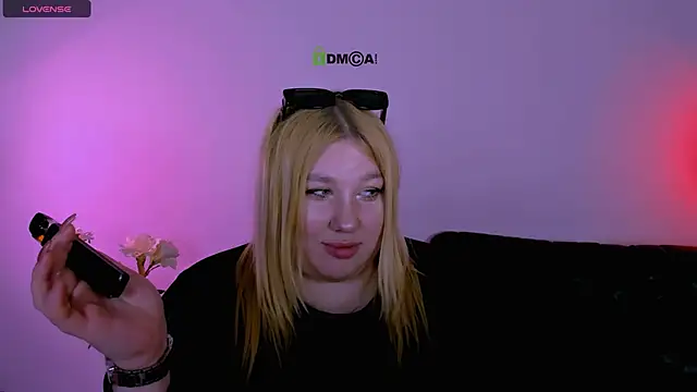 juli kisss online show from June 10, 2026, 10:25 am