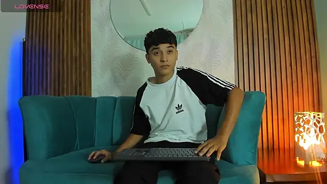 Snapshot of Austin_Cardieff chatting on January 11, 2025, 1:27 am Austin Cardieff online show from January 11, 2025, 1:27 am