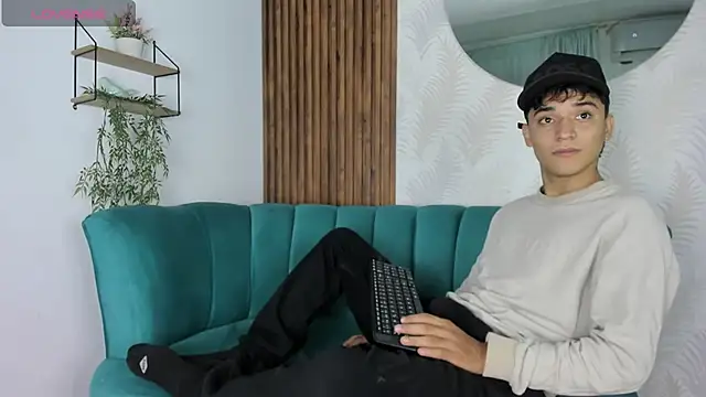 Snapshot of Austin_Cardieff chatting on March 18, 2025, 12:58 pm Austin Cardieff online show from March 18, 2025, 12:58 pm