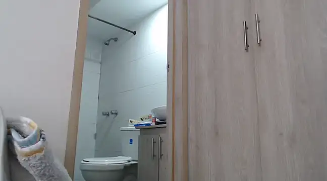 Skarlet Adams28 online show from December 10, 2024, 7:11 pm