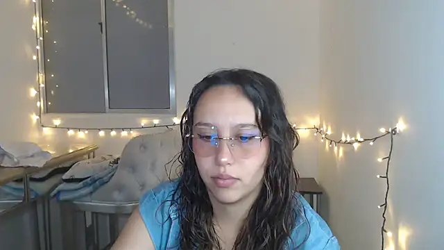 Skarlet Adams28 online show from February 3, 2025, 3:49 pm