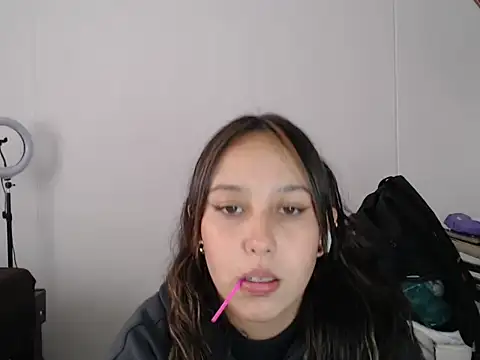 Skarlet Adams28 online show from March 13, 2025, 8:43 pm