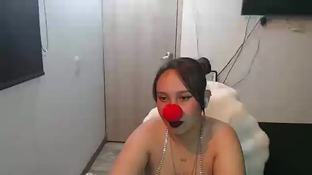 Skarlet Adams28 online show from October 31, 2025, 10:11 pm