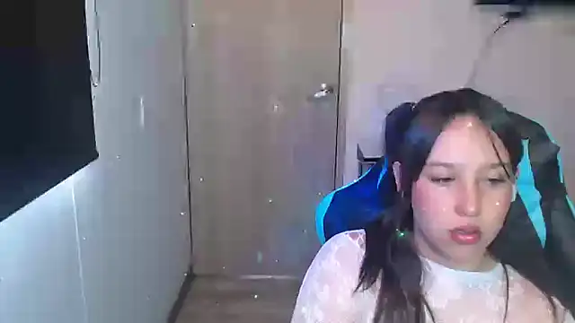 Skarlet Adams28 online show from March 3, 2026, 6:58 pm