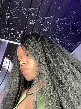 Snapshot of Thyana_LS chatting on December 6, 2024, 7:12 pm Thyana LS online show from December 6, 2024, 7:12 pm