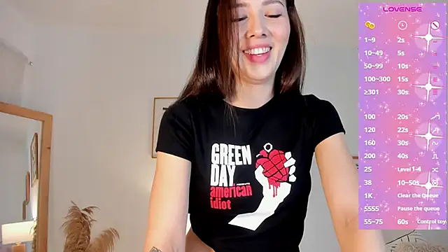 viooletaa online show from March 18, 2025, 2:48 pm