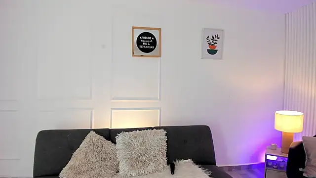 viooletaa online show from January 9, 2026, 6:53 pm