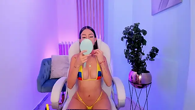 Snapshot of juliasprousse_ chatting on February 22, 2025, 4:51 am juliasprousse  online show from February 22, 2025, 4:51 am