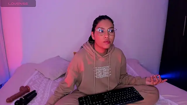 AnneteLynch online show from March 6, 2026, 11:12 pm