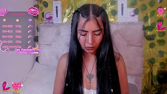 cristalconnorr online show from April 10, 2026, 4:23 pm