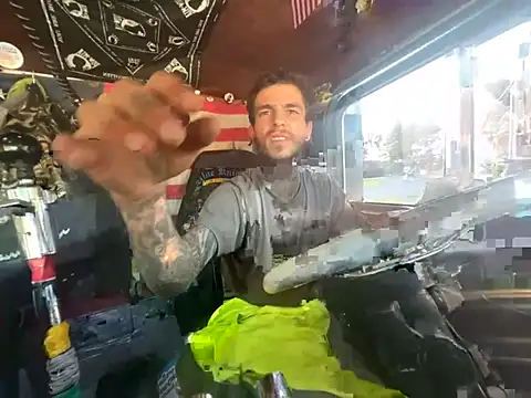 Snapshot of XMeF10 chatting on January 13, 2026, 4:12 pm XMeF10 online show from January 13, 2026, 4:12 pm