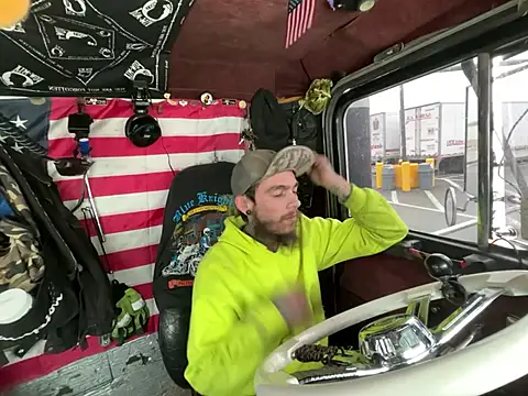 Snapshot of XMeF10 chatting on January 14, 2026, 5:07 pm XMeF10 online show from January 14, 2026, 5:07 pm