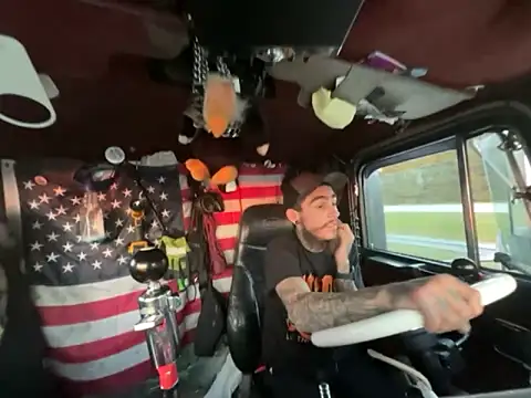 Snapshot of XMeF10 chatting on March 27, 2026, 11:10 am XMeF10 online show from March 27, 2026, 11:10 am