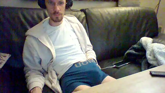 Snapshot of passif520 chatting on February 6, 2025, 11:15 pm passif520 online show from February 6, 2025, 11:15 pm