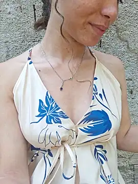 HelenHoltz online show from November 26, 2025, 3:46 pm