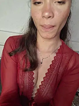 HelenHoltz online show from November 28, 2025, 12:57 am