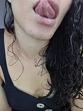 HelenHoltz online show from December 2, 2025, 5:52 pm