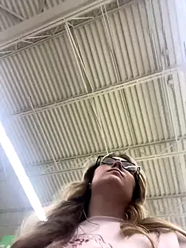 Ellie-Camden online show from December 3, 2024, 4:06 pm