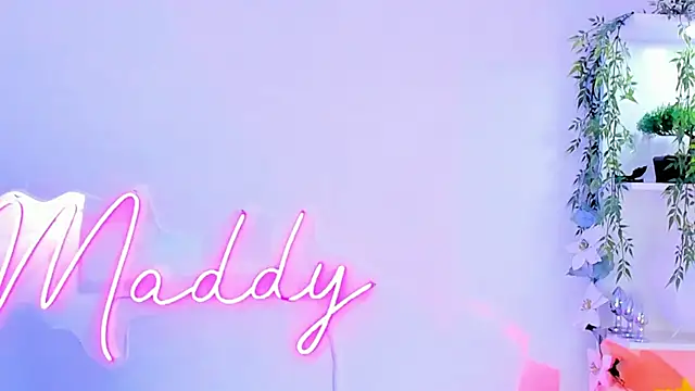 MaddyParisi online show from February 7, 2025, 3:34 am