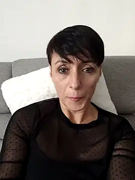 Snapshot of YOURHESZTIA chatting on December 17, 2024, 11:17 am YOURHESZTIA online show from December 17, 2024, 11:17 am