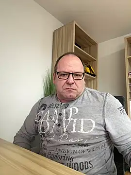 coupleLatinaLovers online show from December 10, 2024, 12:05 pm