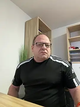 coupleLatinaLovers online show from December 23, 2024, 7:28 am